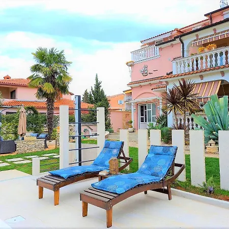 Engel With Pool * Porec