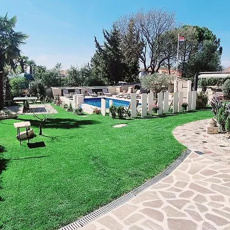 Engel With Pool Apartment *