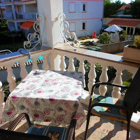 Apartment Engel With Pool Porec