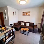 Engel With Pool Appartement Poreč