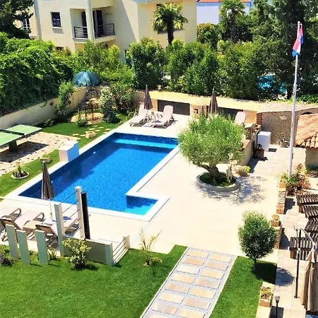 Engel With Pool Poreč