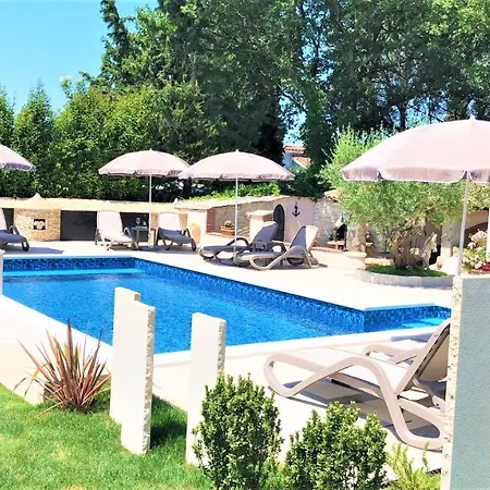 Lägenhet Engel With Pool Poreč