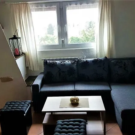 Engel With Pool * 波雷奇