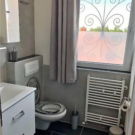 Engel With Pool Lägenhet