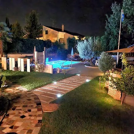 Engel With Pool Apartamento *